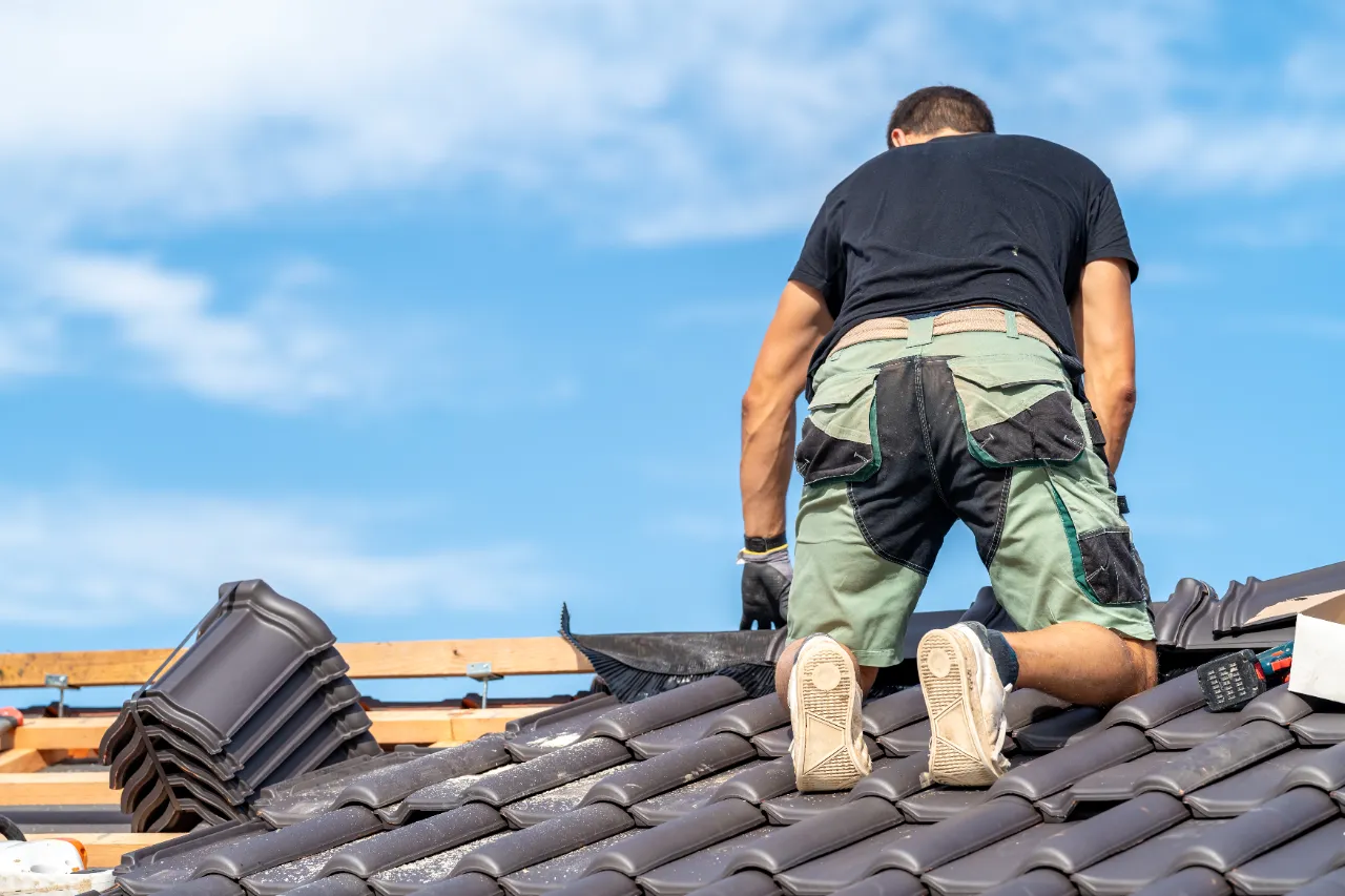 Craftsman working on a roof in New Jersey